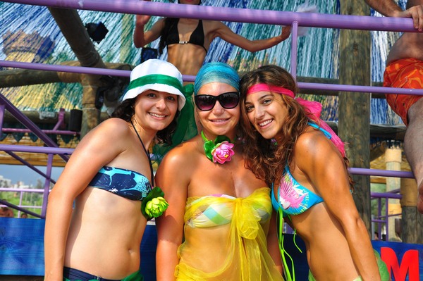 Champagne Showers @ Edde Sands